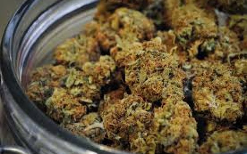 5 THINGS TO KNOW WHEN BUYING MARIJUANA IN A DISPENSARY